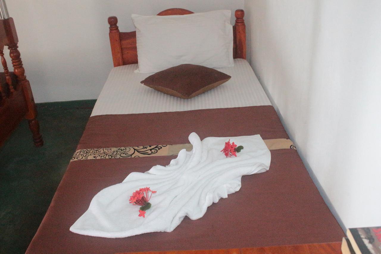 تانجالي Julie Guest House المظهر الخارجي الصورة