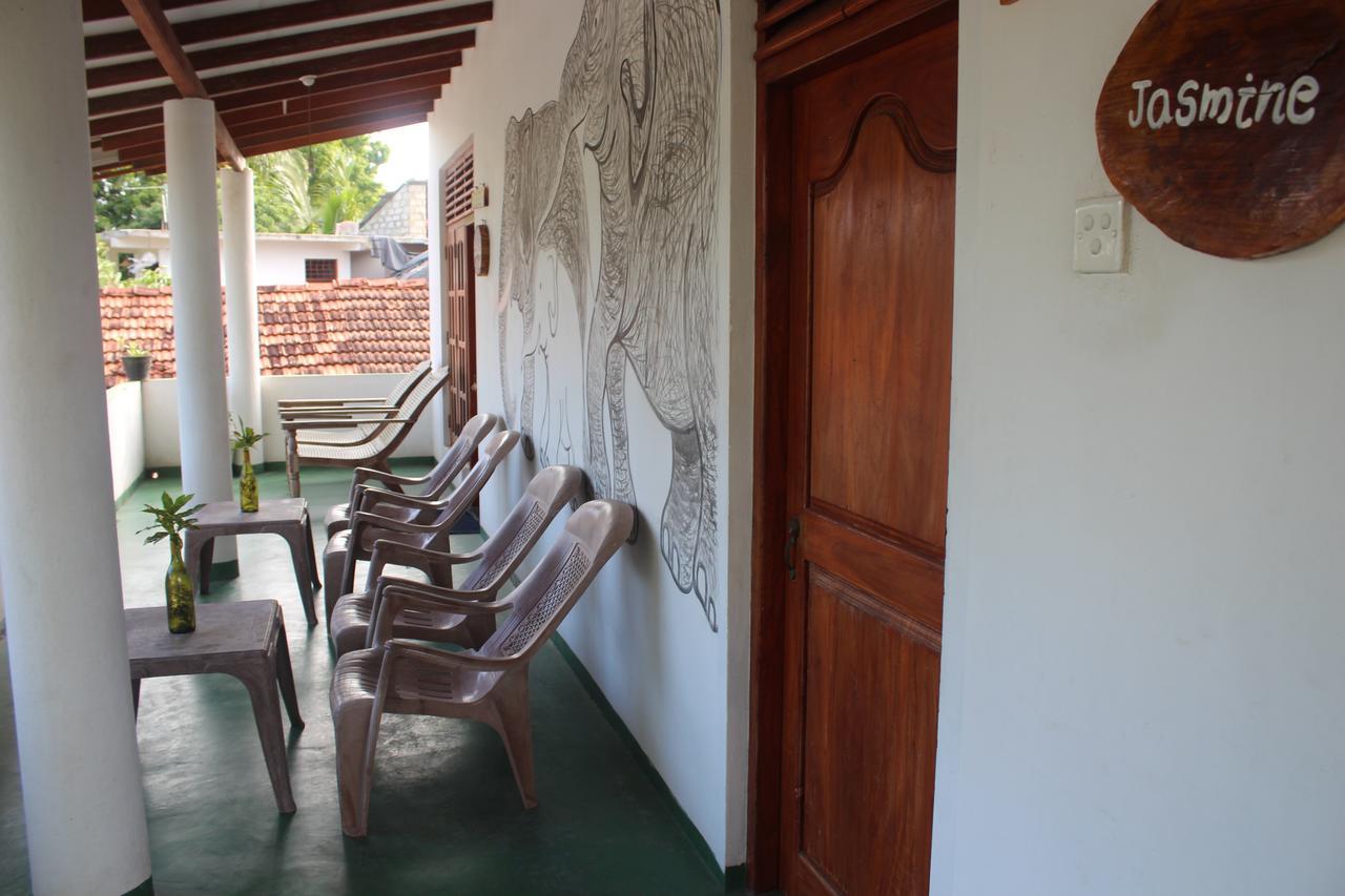 تانجالي Julie Guest House المظهر الخارجي الصورة