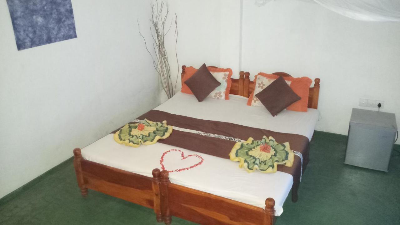 تانجالي Julie Guest House المظهر الخارجي الصورة