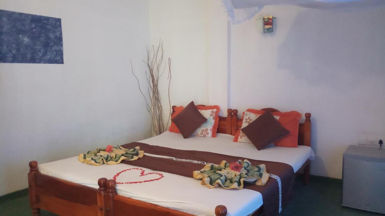 تانجالي Julie Guest House المظهر الخارجي الصورة