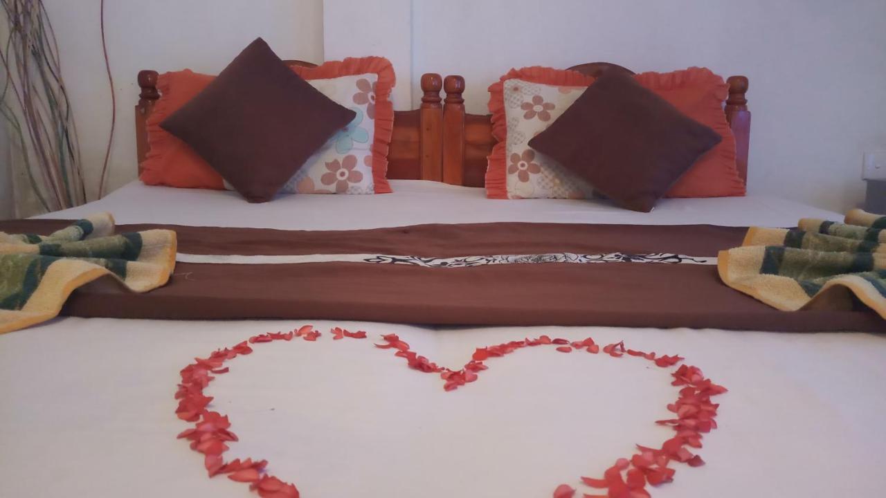 تانجالي Julie Guest House المظهر الخارجي الصورة