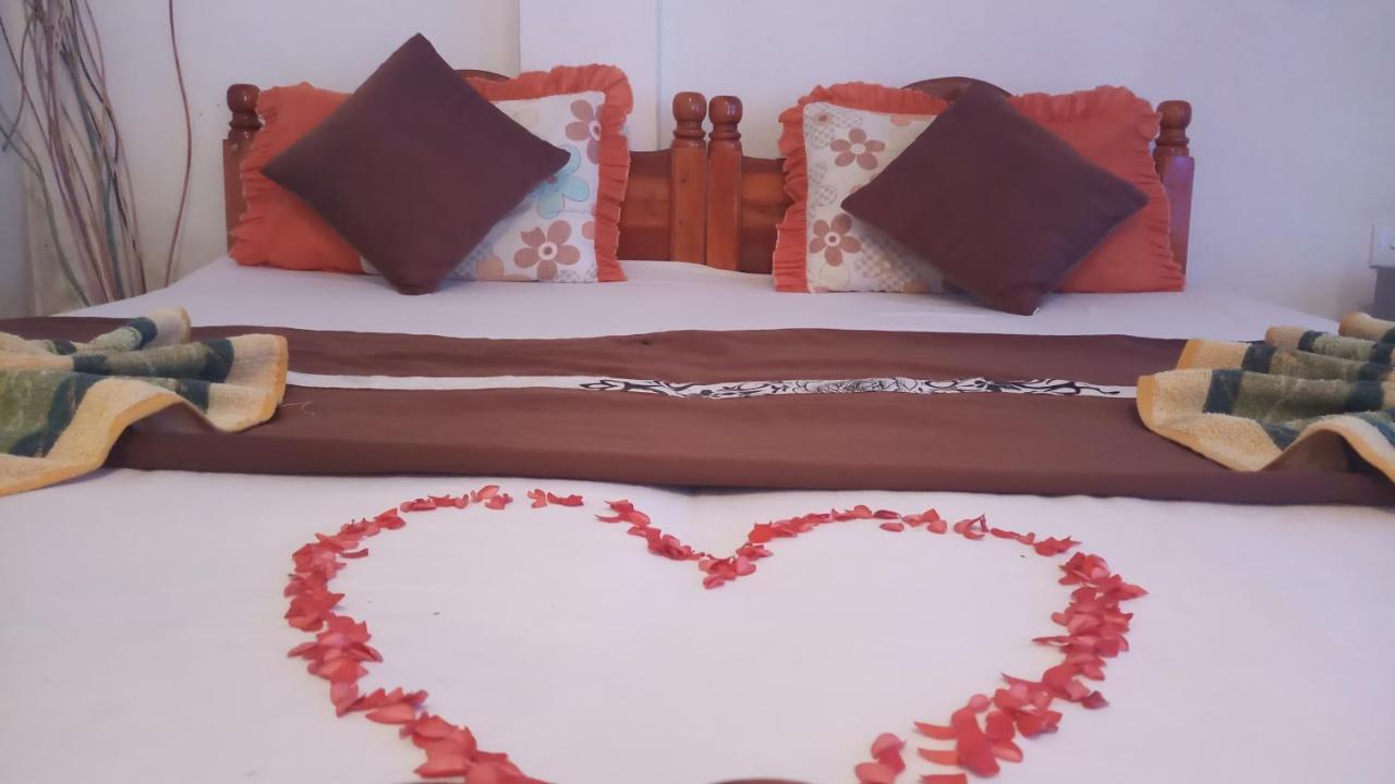 تانجالي Julie Guest House المظهر الخارجي الصورة