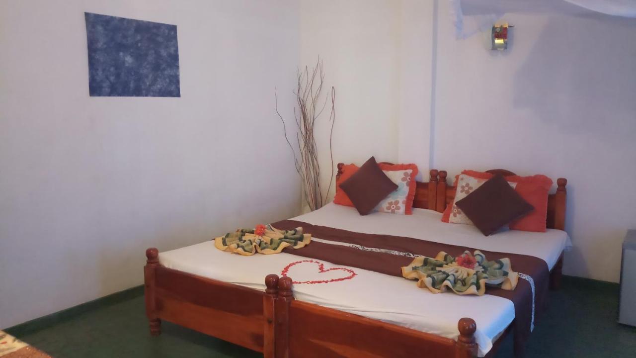 تانجالي Julie Guest House المظهر الخارجي الصورة